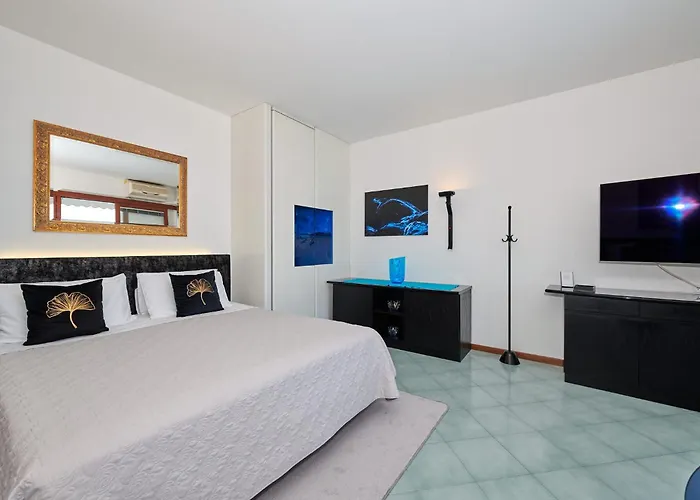 Rainer - Front Apartment