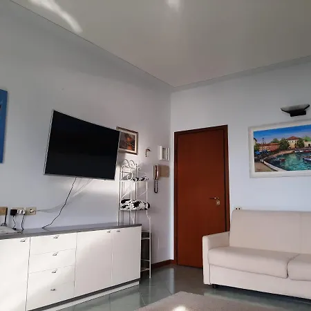 Rainer - Front Apartment