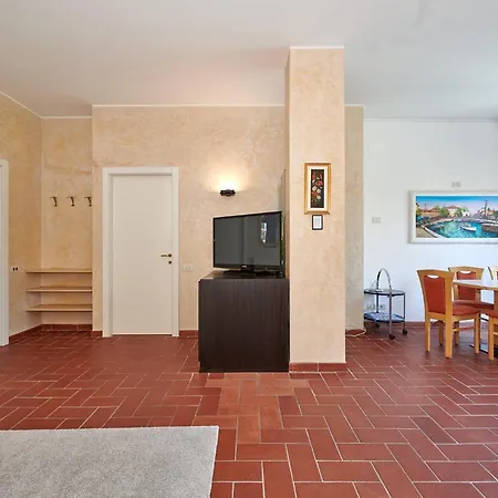 Rainer - Front Apartment *