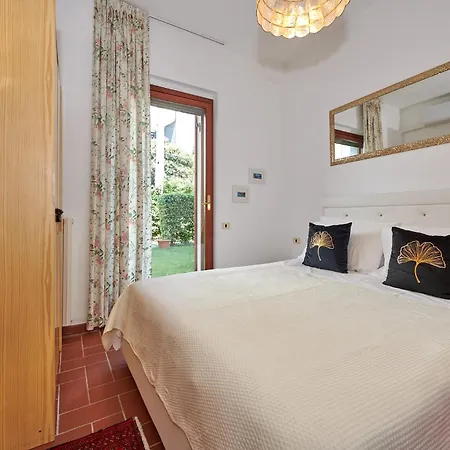 Rainer - Front Apartment