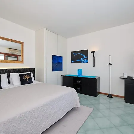 Rainer - Front Apartment