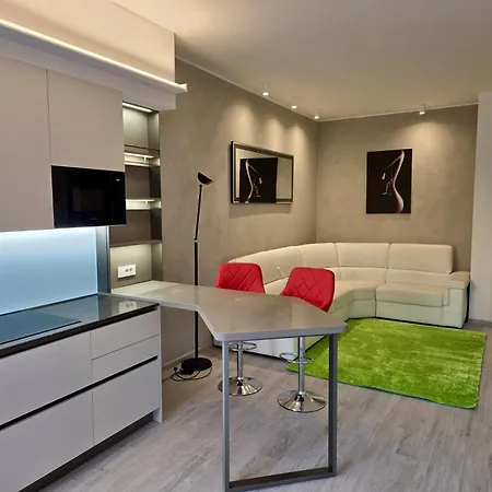 Rainer - Front Apartment