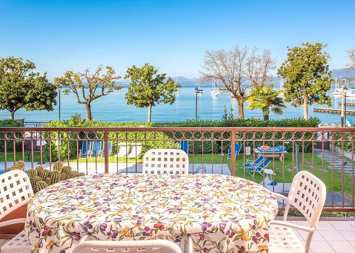 Rainer - Front Apartment